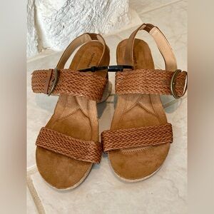 NWOT. Adrienne Vittadini sz 7.5 Womens “Seychelles Bring It Back” heel sandals